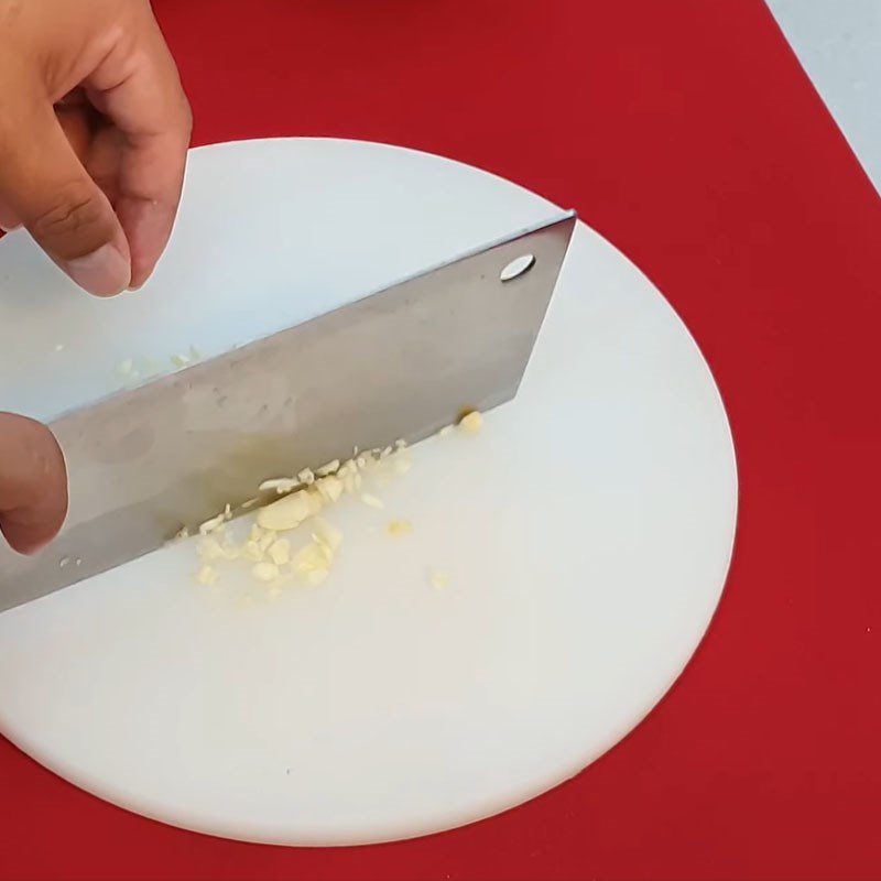 Step 1 Prepare chicken ingredients for garlic steamed chicken