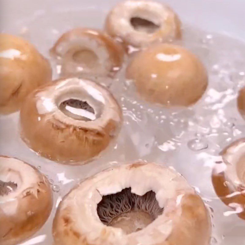 Step 1 Prepare the ingredients for Stir-fried Button Mushrooms with Coconut Milk