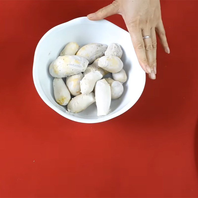 Step 1 Prepare the ingredients for Duck soup with taro