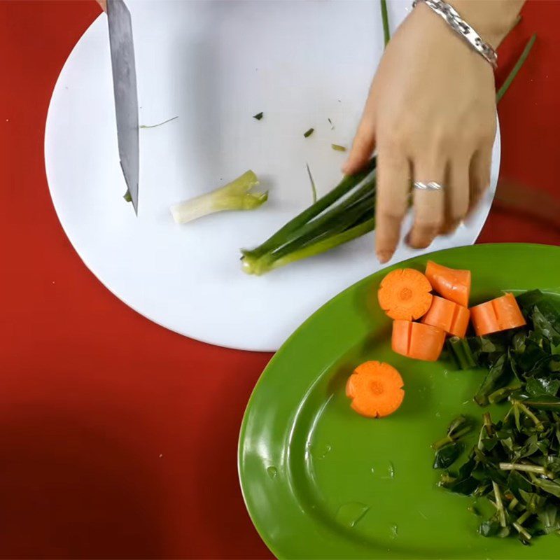 Step 1 Prepare the ingredients for Duck soup with taro