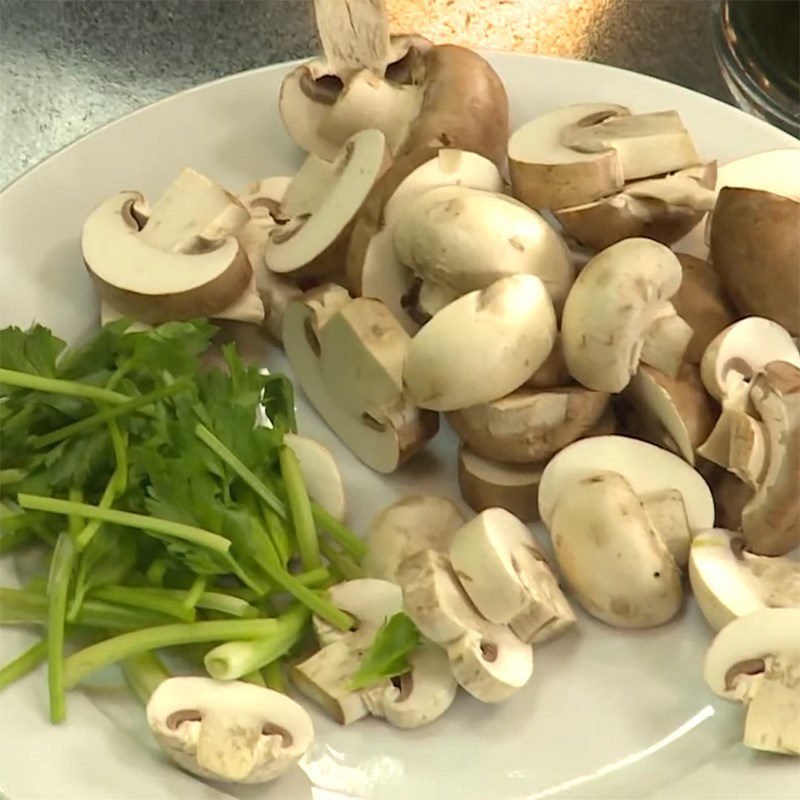 Step 1 Prepare ingredients for Stir-fried Mushroom with Celery