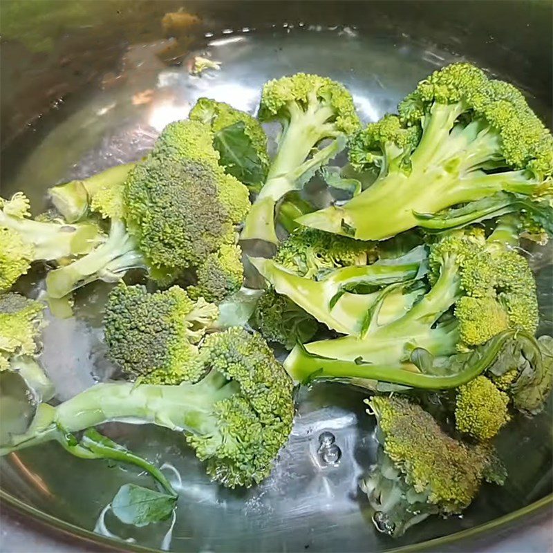 Step 1 Prepare the ingredients for Stir-fried Mushroom with Broccoli