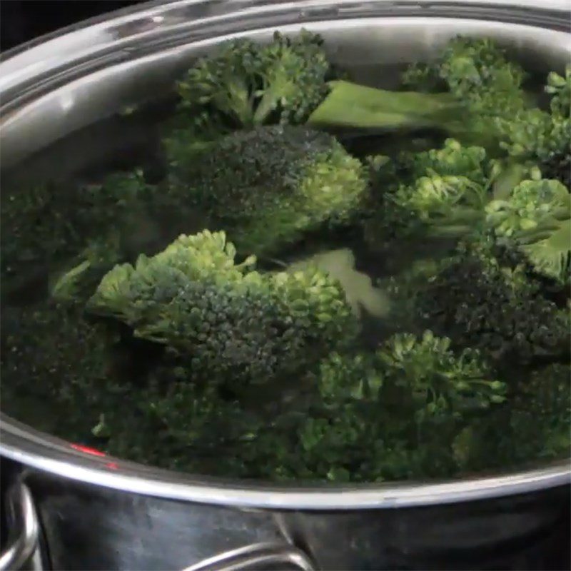 Step 1 Prepare the ingredients for Stir-fried Mushroom with Broccoli