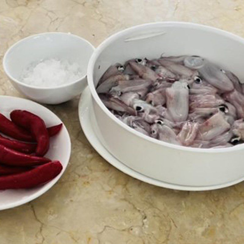 Step 1 Prepare the ingredients for Squid Sauce (recipe shared by users)