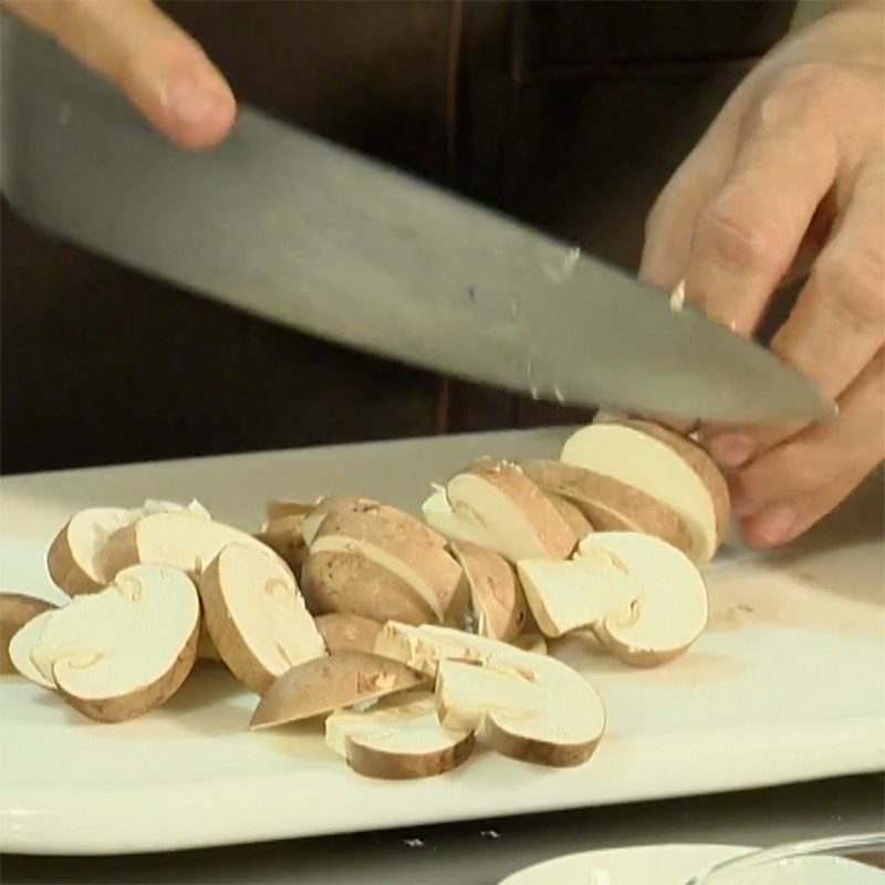 Step 1 Prepare the ingredients for Stir-fried Mushroom with Broccoli