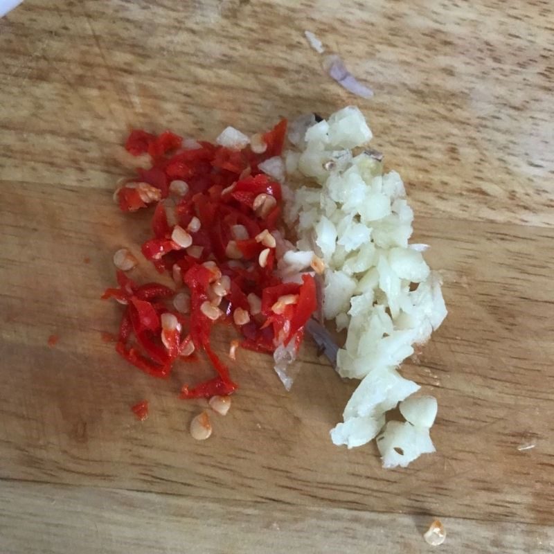 Step 1 Prepare the ingredients for Brown Rice Rolls