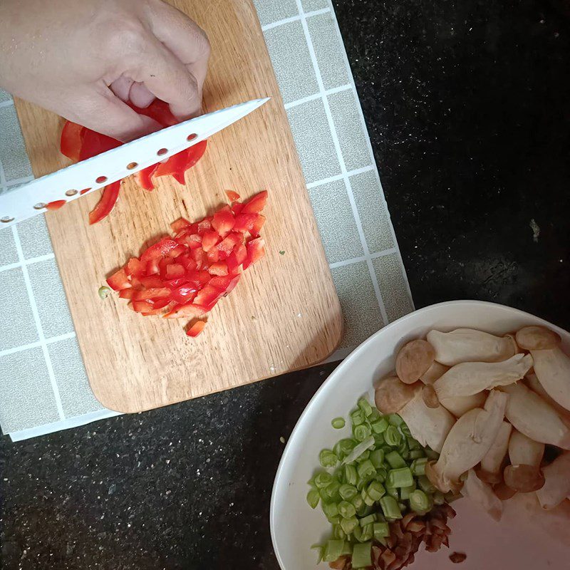 Step 1 Prepare ingredients for vegetarian noodle salad with mushrooms