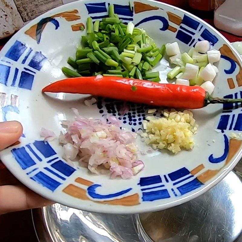 Step 1 Prepare the ingredients for Braised quail eggs with chicken thigh mushrooms