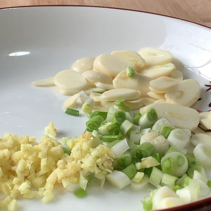 Step 1 Prepare the ingredients for Stir-fried Eggs with Vegetables