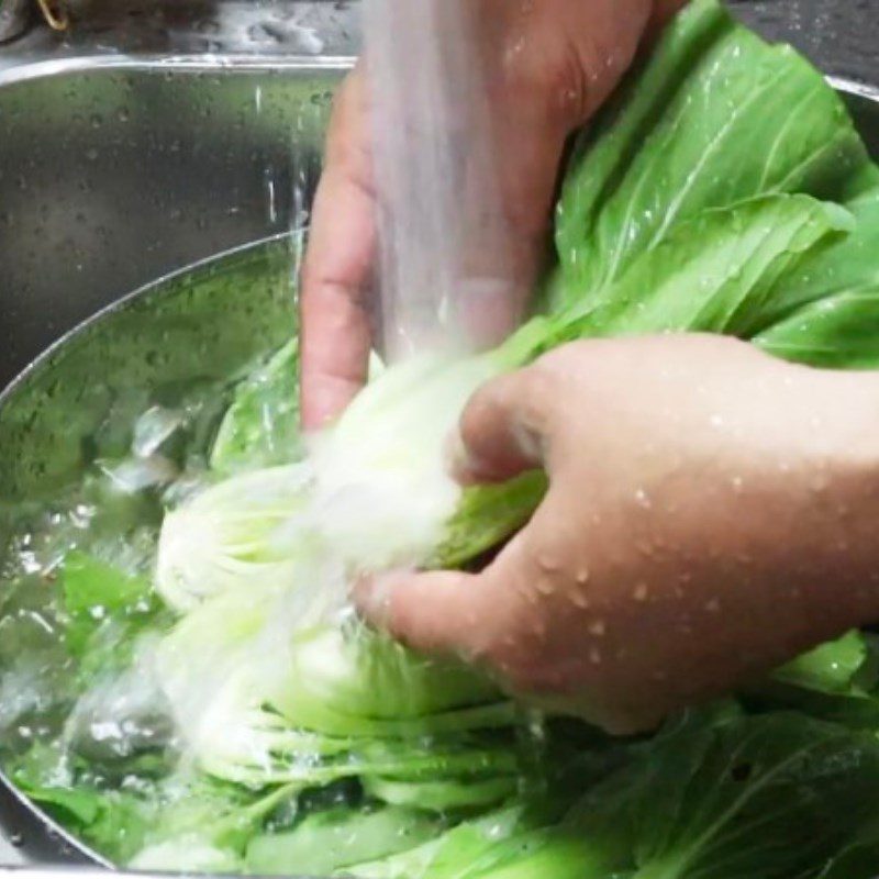 Step 1 Prepare the ingredients for Vegetarian Noodle Soup