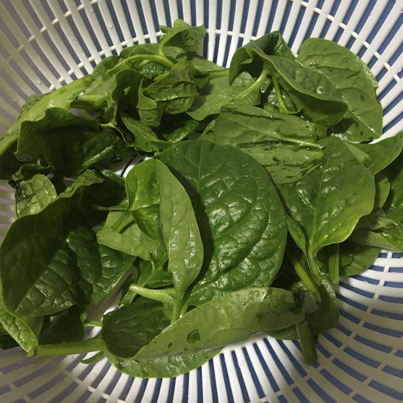 Step 1 Prepare ingredients for Malabar spinach soup with beef