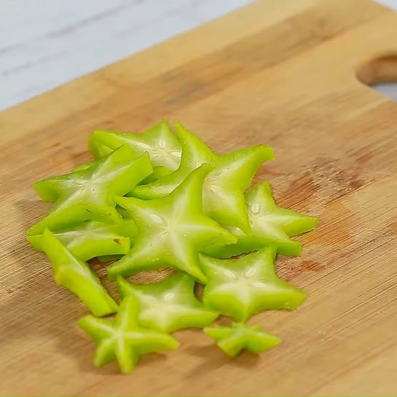 Step 1 Prepare the ingredients for Vegetarian Lychee Salad (Recipe shared by Tiktok Green Vegetarian Kitchen)