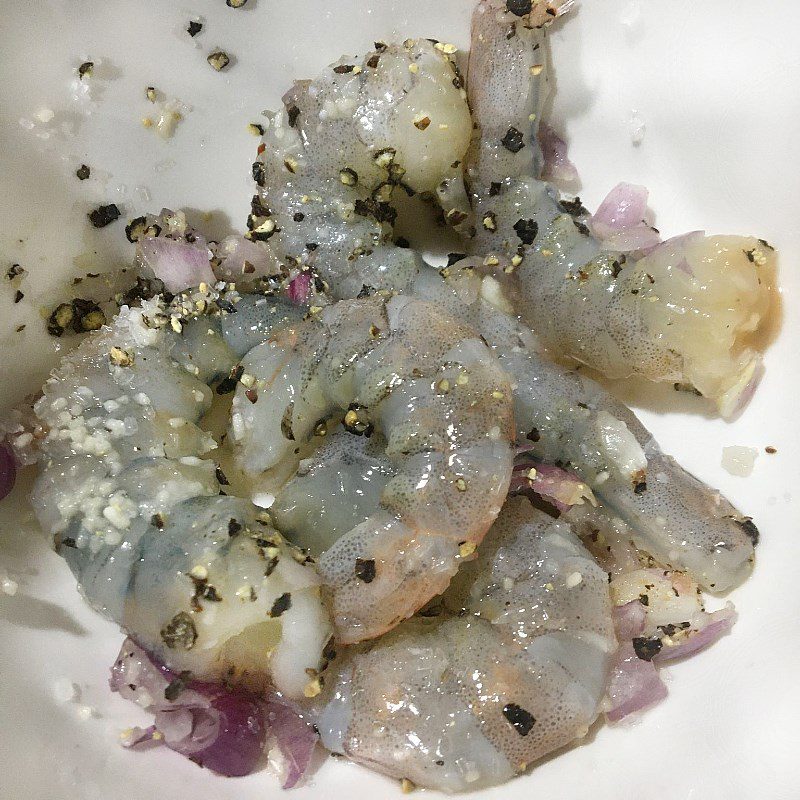 Step 1 Prepare ingredients for stir-fried mustard greens with fresh shrimp