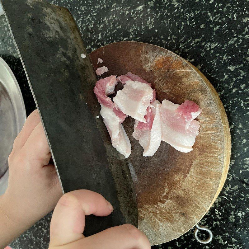 Step 1 Prepare ingredients for Grilled Pork Skewers with Moc Mat Leaves