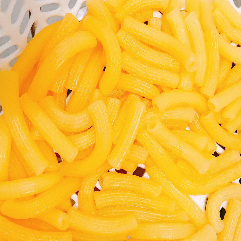 Step 1 Prepare the ingredients for Stir-fried Nui with Minced Meat and Tomato Sauce