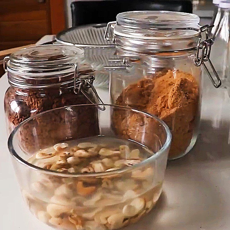 Step 1 Prepare the ingredients for Cashew Strawberry Milk
