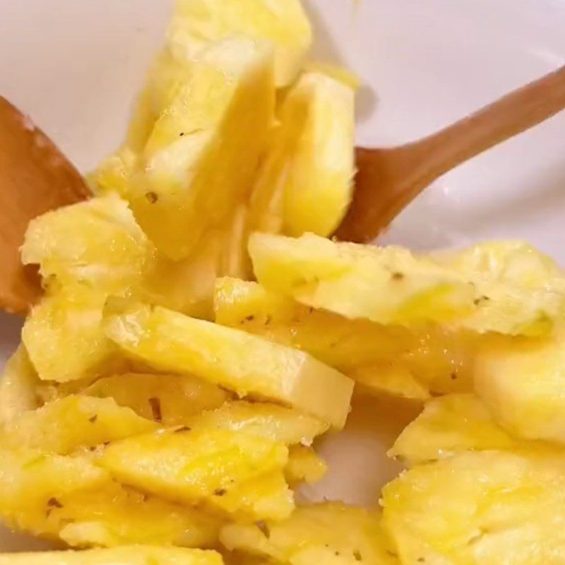 Step 1 Prepare the Ingredients for Shiitake Mushrooms with Pineapple (Recipe shared by Tiktok Vegetarian Kitchen XANH)