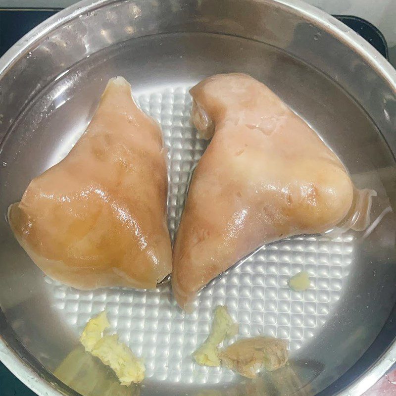 Step 1 Prepare ingredients for Beef Tendon Steamed with Ginger and Lemongrass