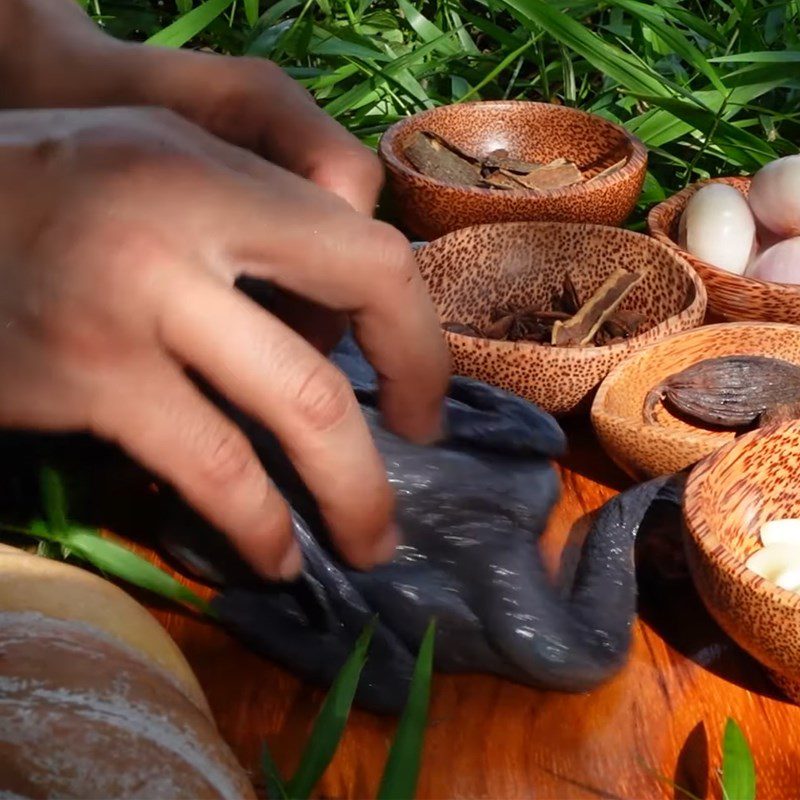 Step 1 Prepare the ingredients for Roasted Black Chicken stuffed with Pumpkin