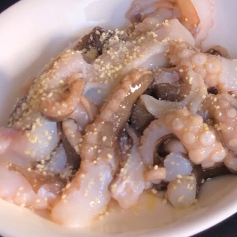 Step 1 Prepare the ingredients for Stir-fried Octopus with Ginger and Onion