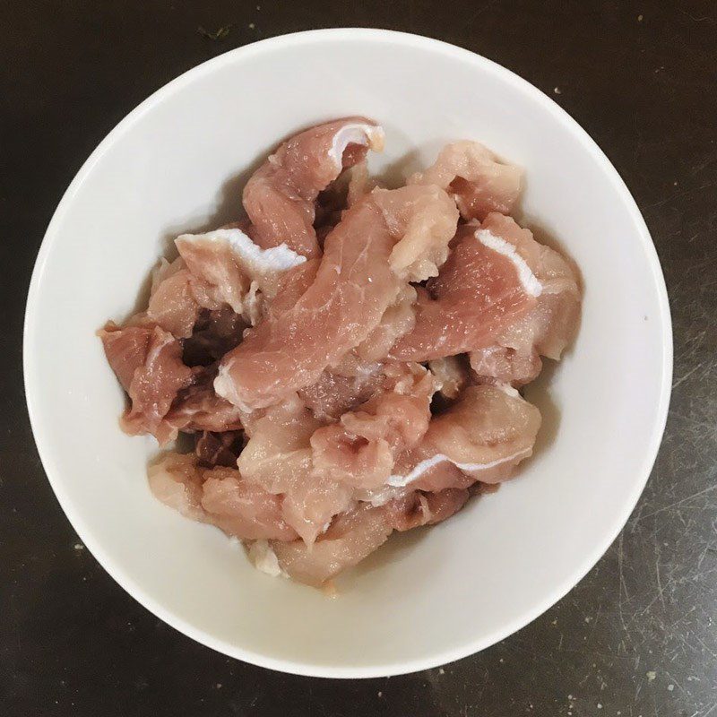 Step 1 Prepare the ingredients for stir-fried kohlrabi with pork