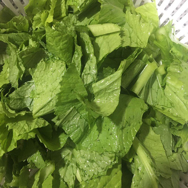 Step 1 Prepare the ingredients for Green Mustard Soup with Chicken Guts