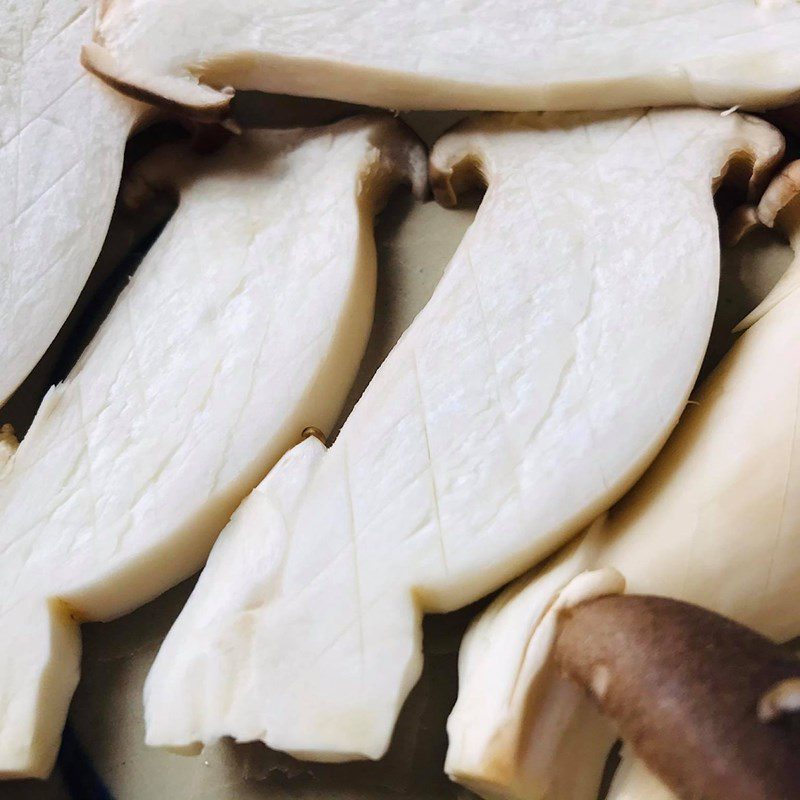 Step 1 Prepare the Ingredients for Fried Chicken Leg Mushrooms