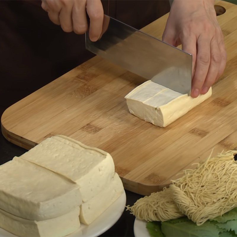 Step 1 Prepare the ingredients for Stewed Tofu
