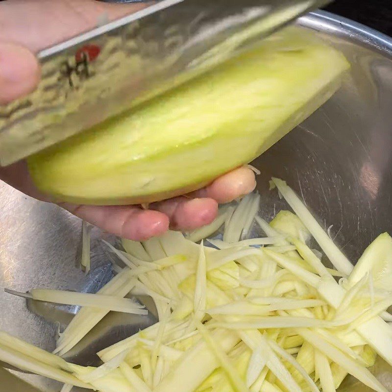Step 1 Prepare the ingredients for Mango Salad with Crab
