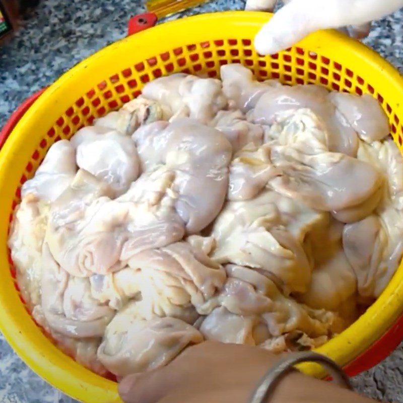 Step 1 Prepare the ingredients for Grilled Beef Intestines with Satay