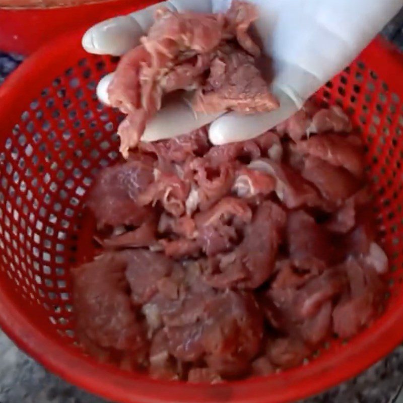 Step 1 Prepare the ingredients for Grilled Beef Intestines with Satay