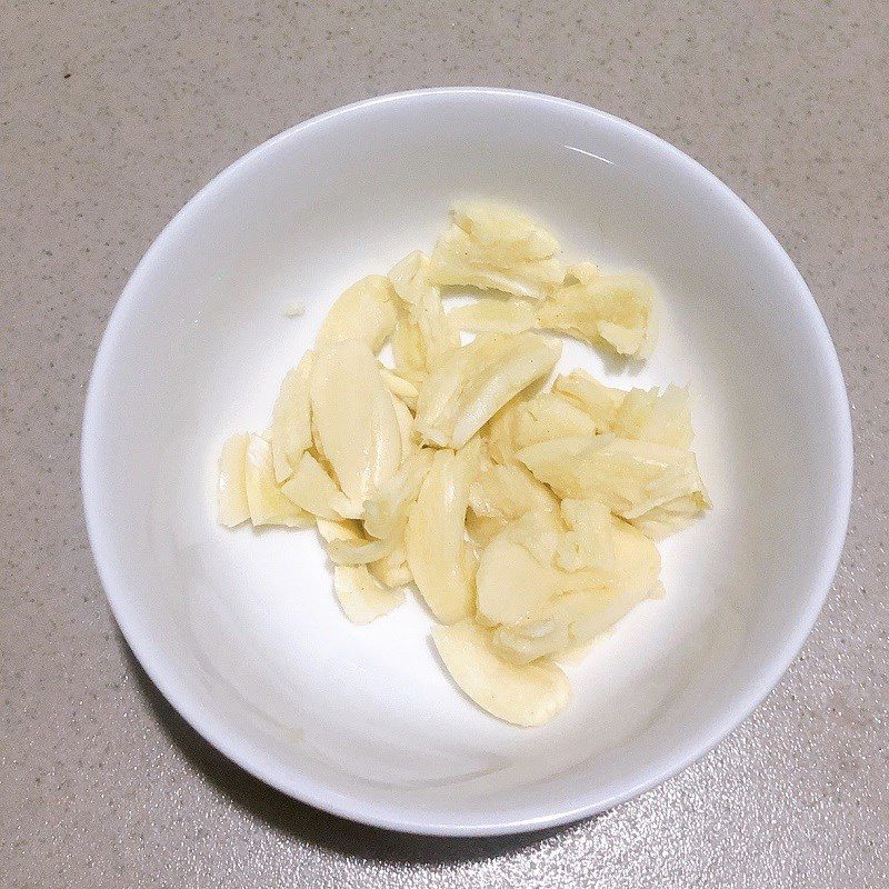 Step 1 Prepare the Ingredients for Garlic Stir-Fried Asparagus