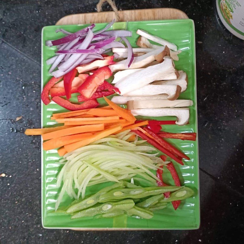 Step 1 Prepare the ingredients for Stir-fried Noodles with Mixed Vegetables