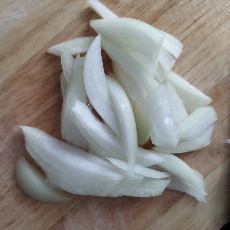 Step 1 Prepare the ingredients for Stir-fried fish cake with lemongrass and chili
