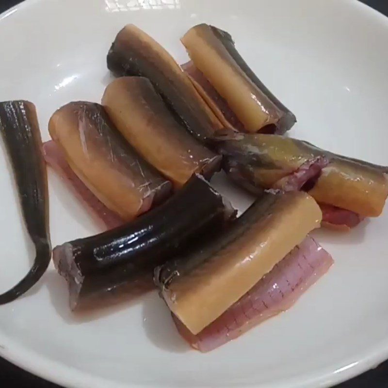 Step 1 Prepare ingredients Fried eel with fish sauce