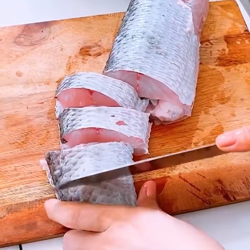 Step 1 Prepare the ingredients for snakehead fish cooked in coconut water