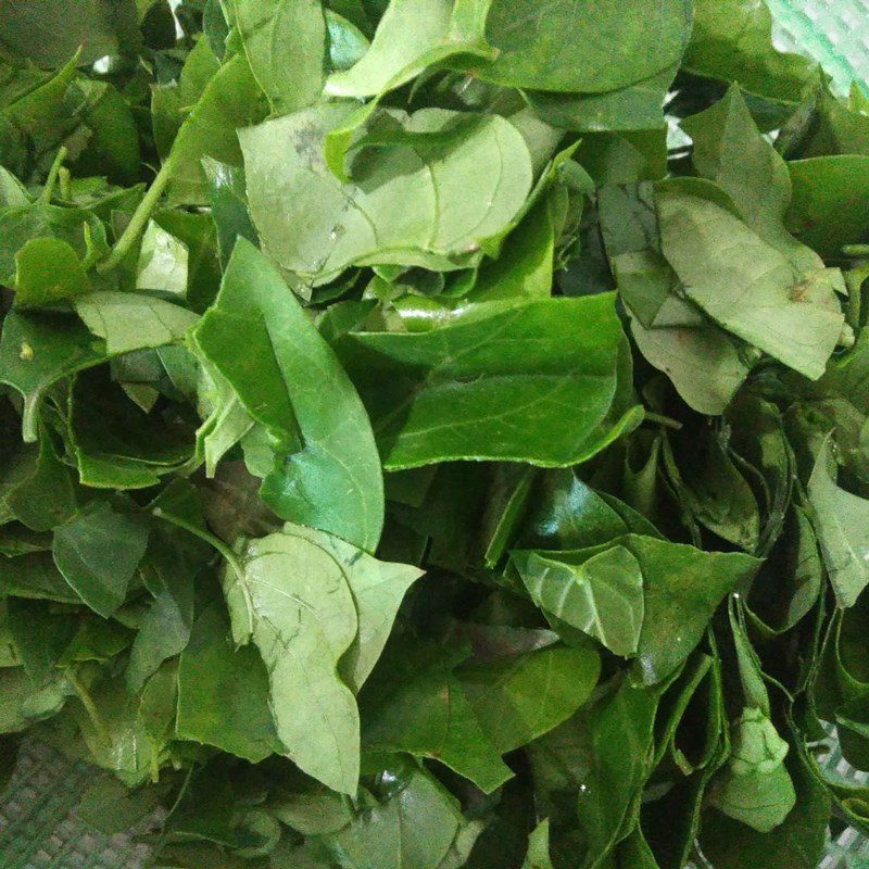 Step 1 Prepare and marinate fish for Diêu Hồng Leaf Soup