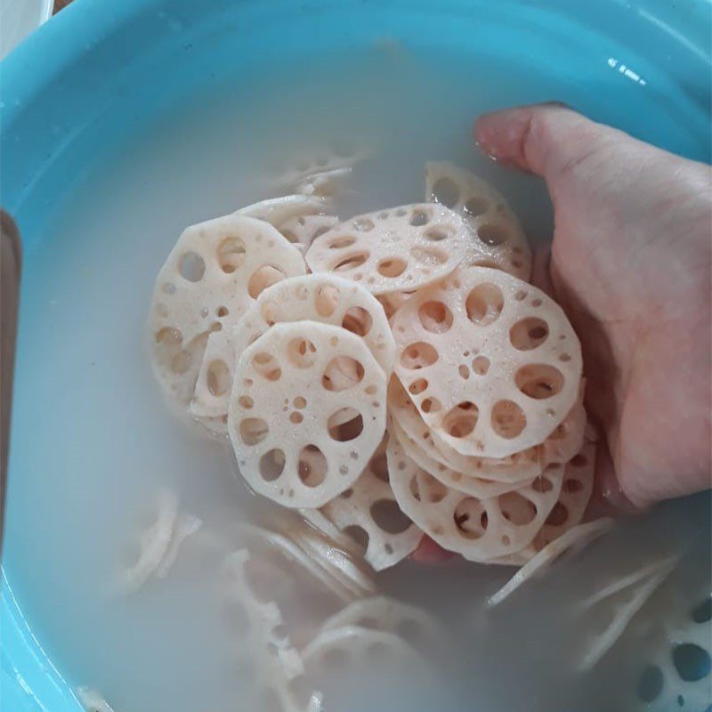Step 1 Prepare the ingredients for Sweet and Sour Lotus Root