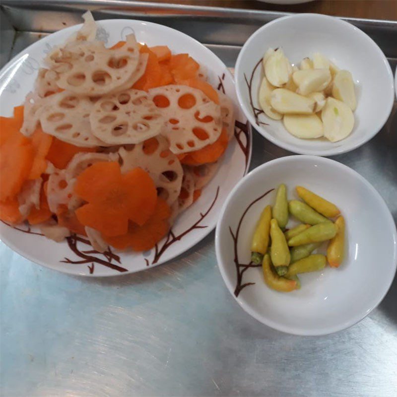 Step 1 Prepare the ingredients for Sweet and Sour Lotus Root