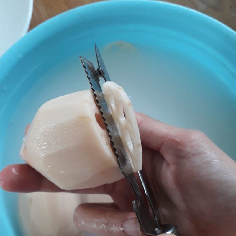 Step 1 Prepare the ingredients for Sweet and Sour Lotus Root