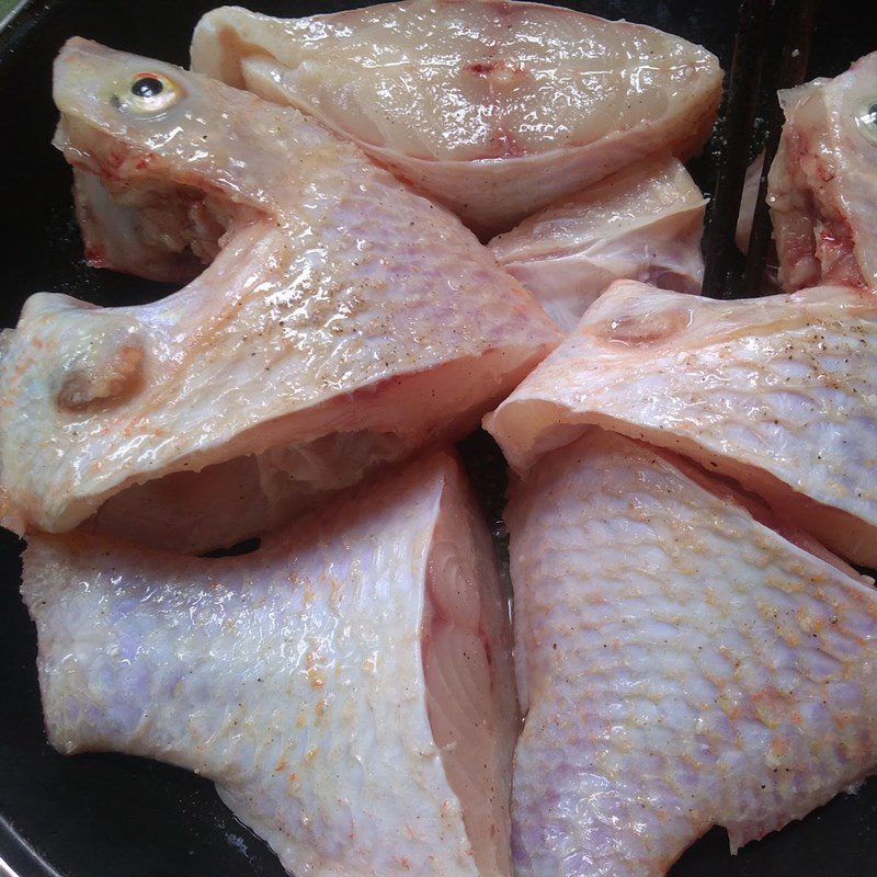 Step 1 Prepare and marinate fish for Diêu Hồng Leaf Soup