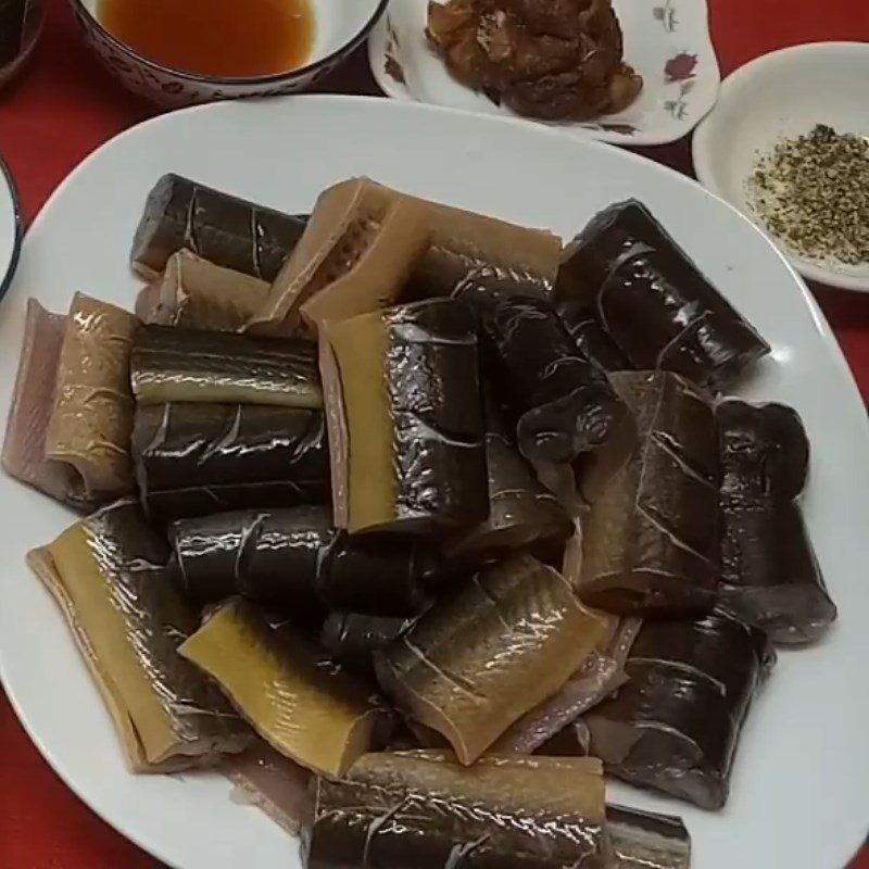 Step 1 Preparing ingredients for Crispy Fried Eel with Tamarind Sauce