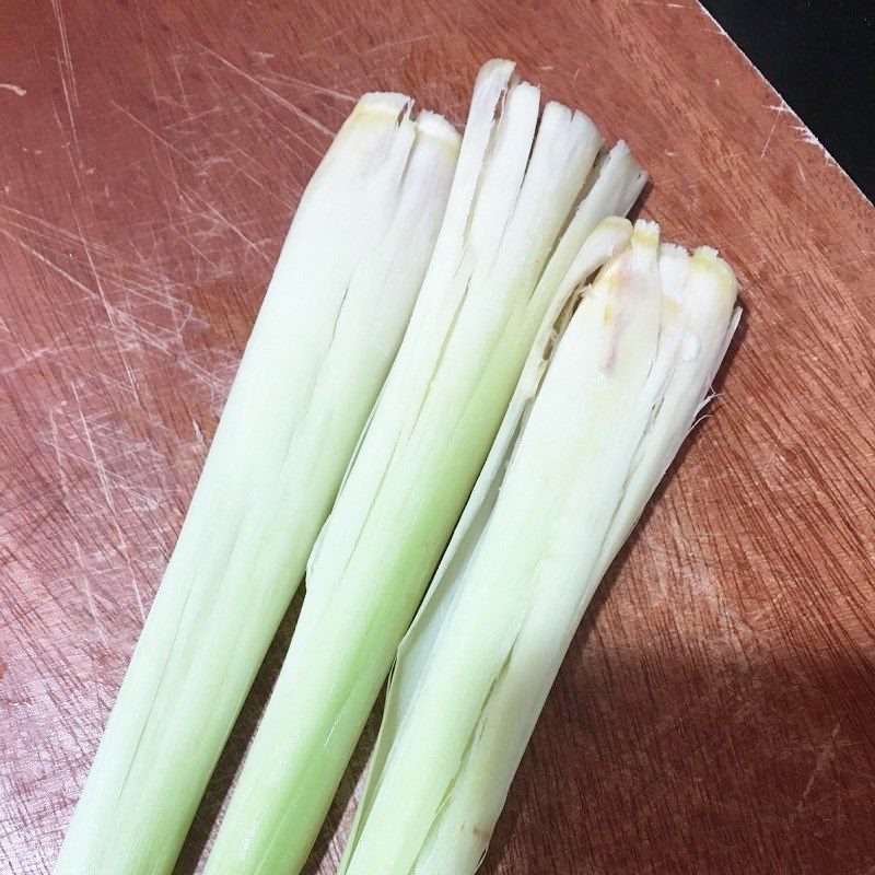 Step 2 Prepare the ingredients Steamed razor clams with lemongrass