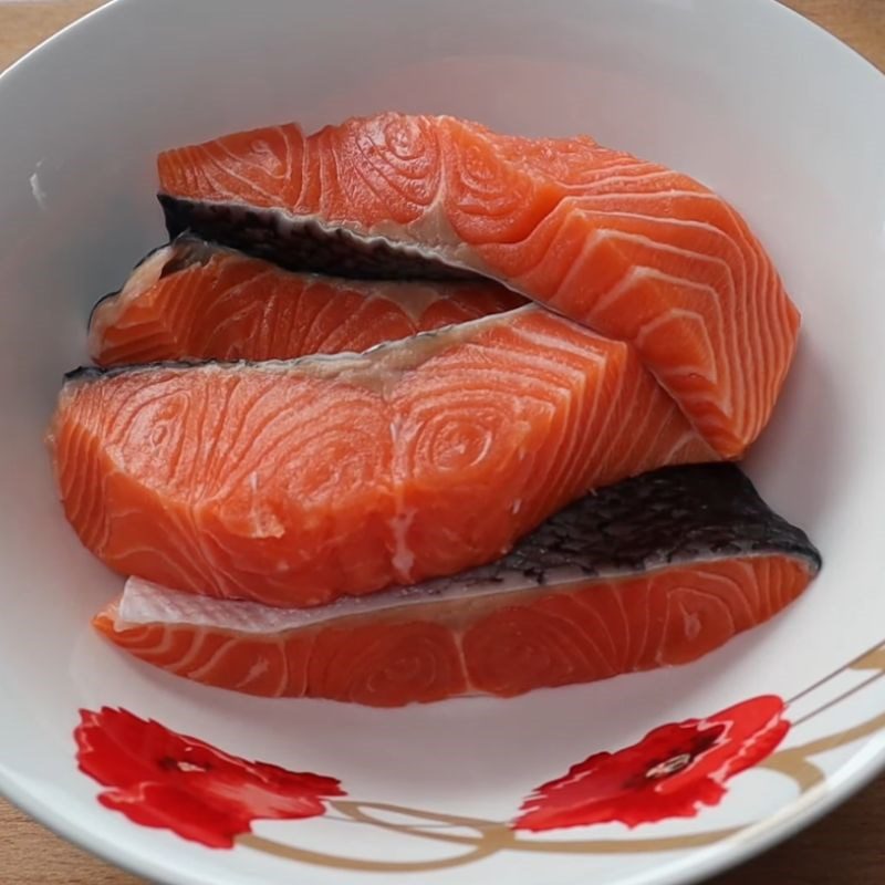 Step 1 Prepare ingredients for crispy fried salmon