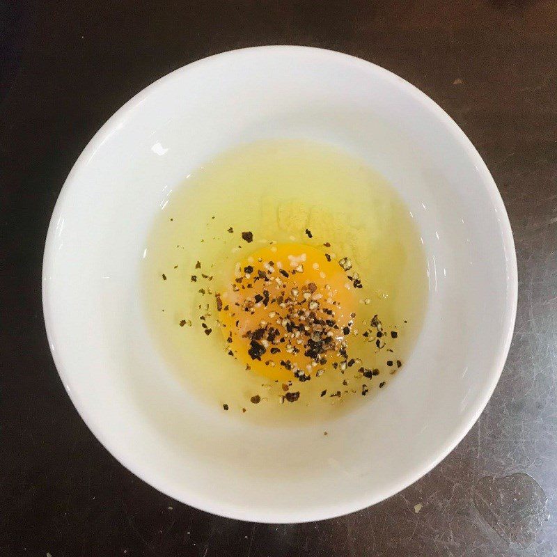 Step 1 Prepare the ingredients for Scrambled Eggs with Mushrooms