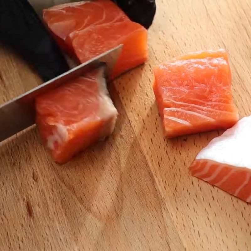 Step 1 Prepare ingredients for crispy fried salmon