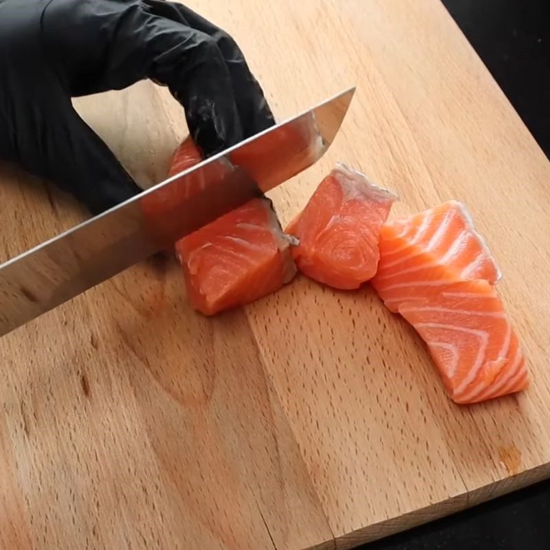 Step 1 Prepare ingredients for crispy fried salmon