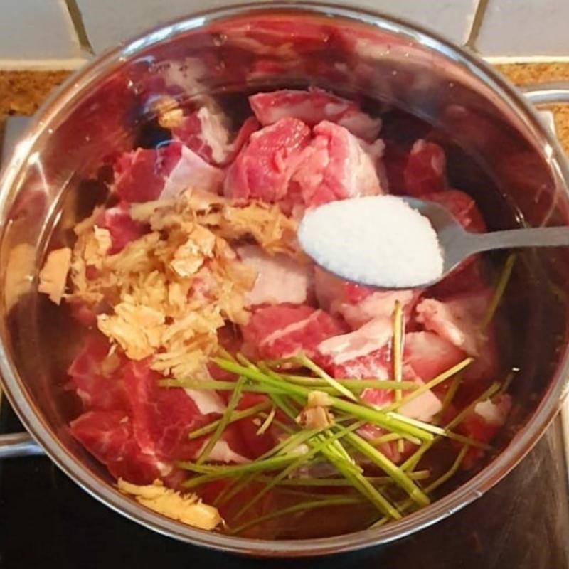 Step 1 Prepare the ingredients for Beef stew without wine (recipe shared by users)
