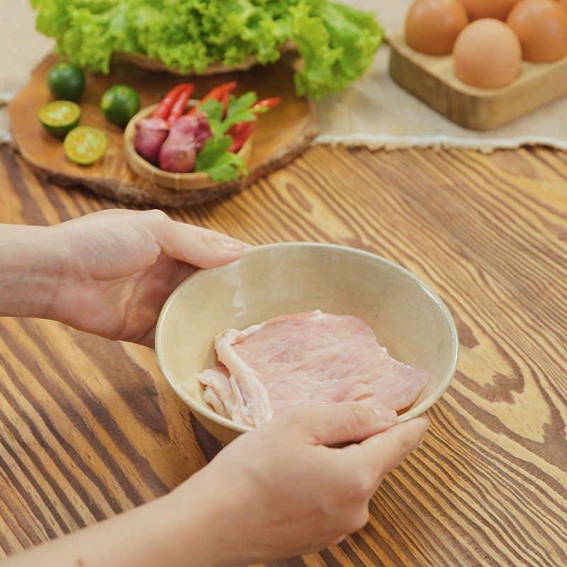 Step 1 Prepare the ingredients for crispy noodle salad with mango