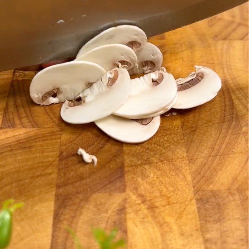 Step 1 Prepare the ingredients for Chicken Thigh Mushroom Fried Rice